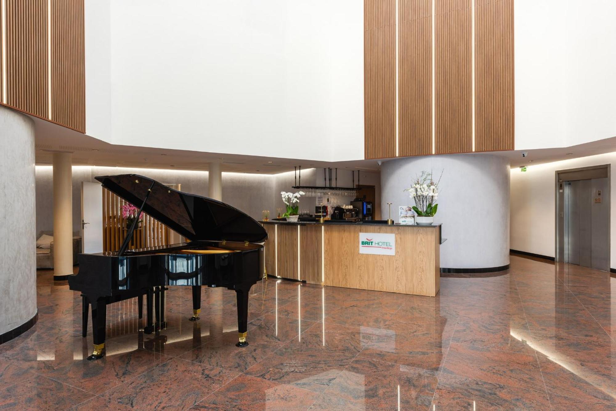 Brit Hotel Privilege Paris Rosny-Sous-Bois Exterior foto
