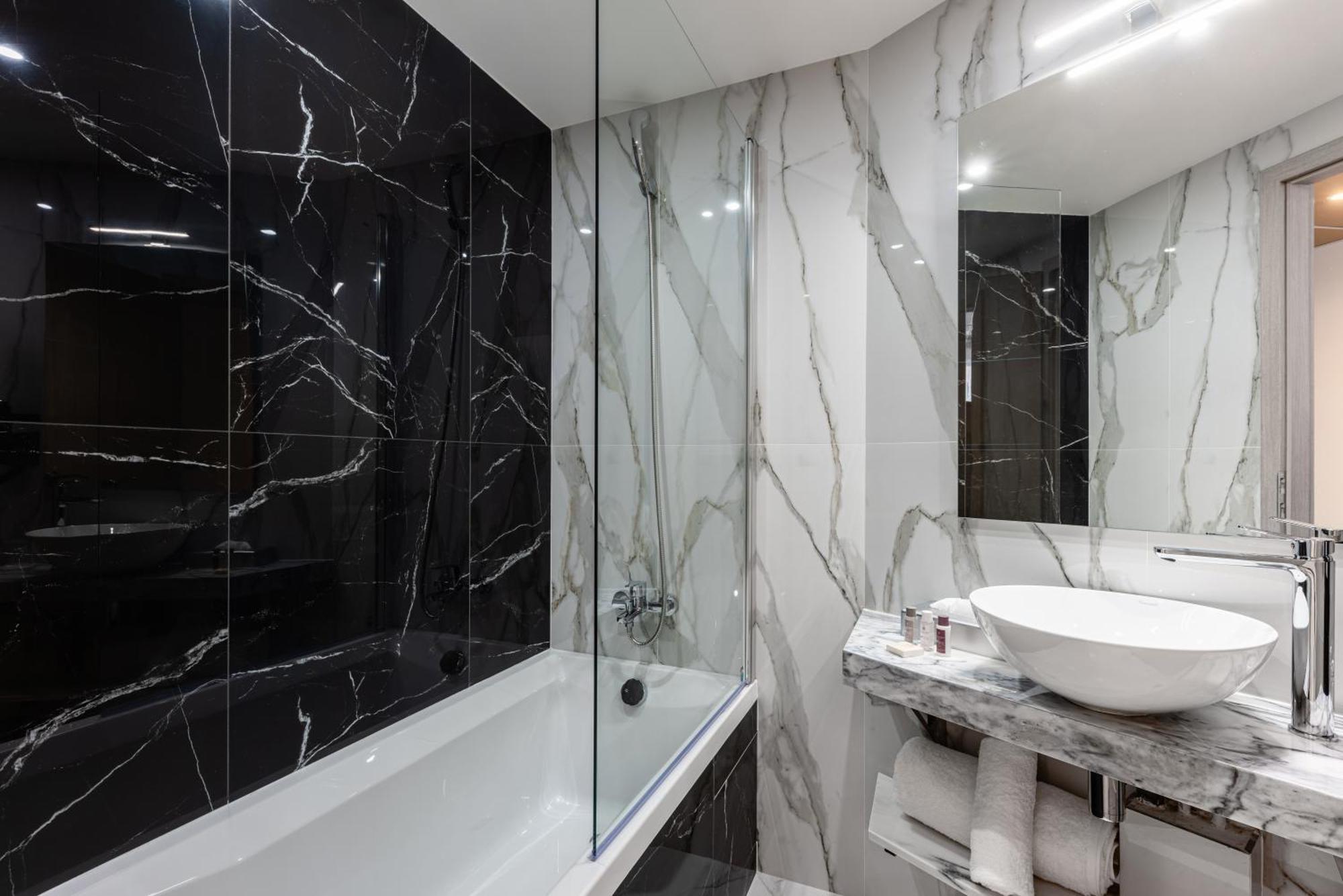 Brit Hotel Privilege Paris Rosny-Sous-Bois Exterior foto