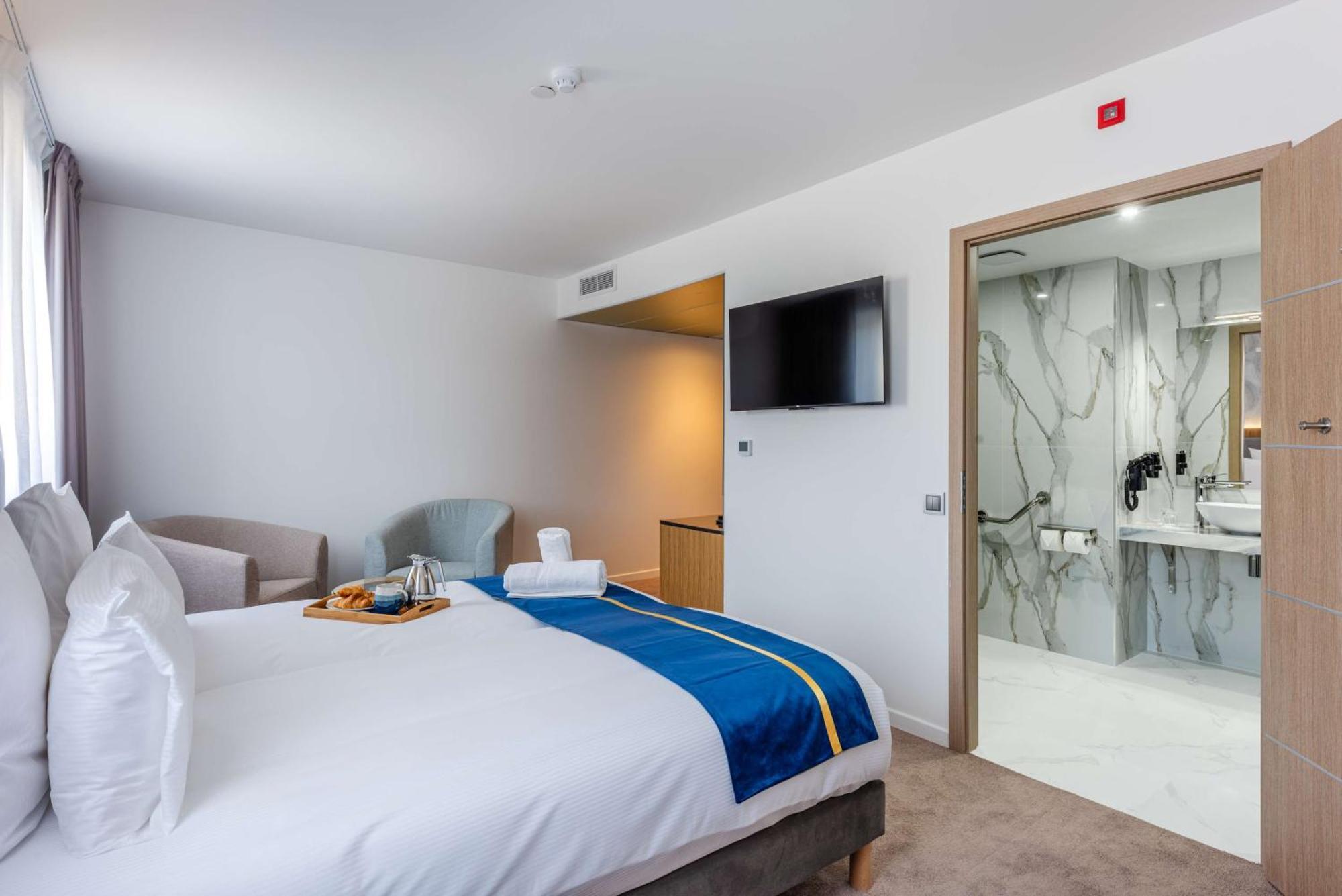Brit Hotel Privilege Paris Rosny-Sous-Bois Exterior foto