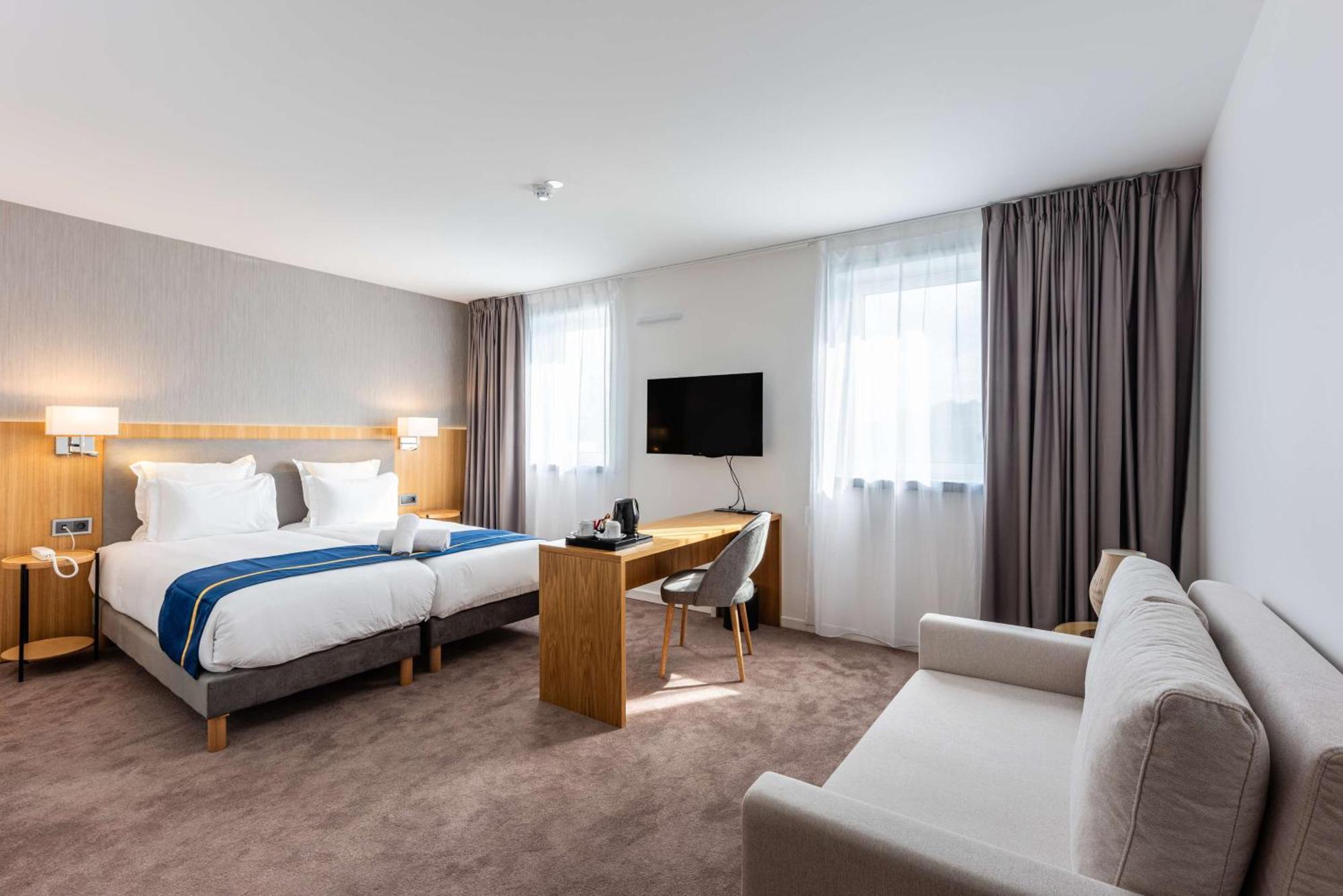 Brit Hotel Privilege Paris Rosny-Sous-Bois Exterior foto